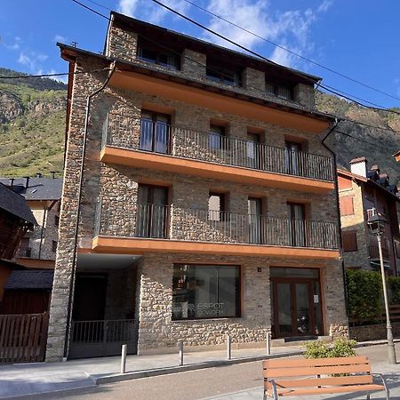 Espot Cowork & Apartments - L'Amfitriona Bagian luar foto