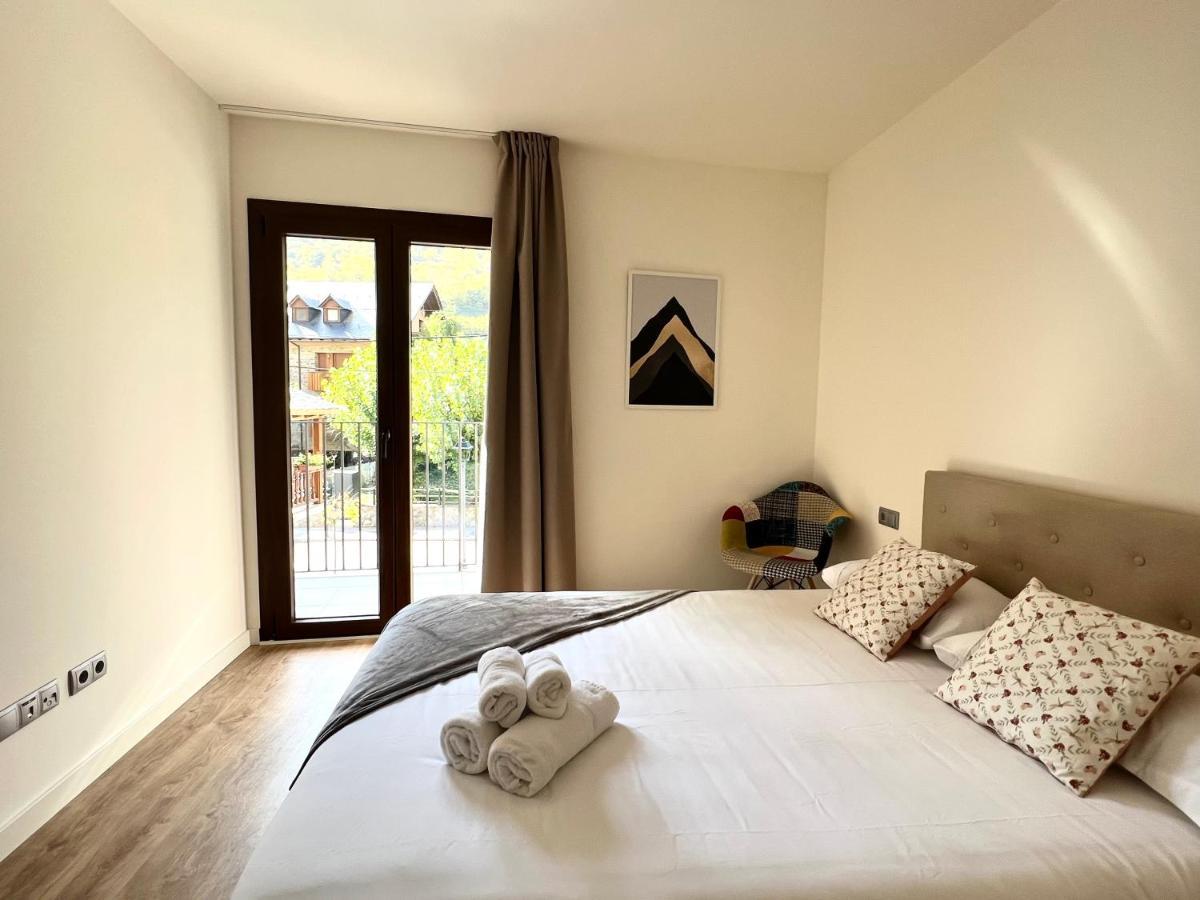 Espot Cowork & Apartments - L'Amfitriona Bagian luar foto