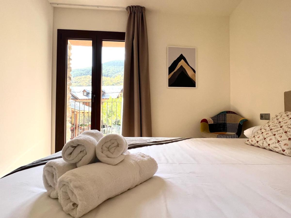 Espot Cowork & Apartments - L'Amfitriona Bagian luar foto