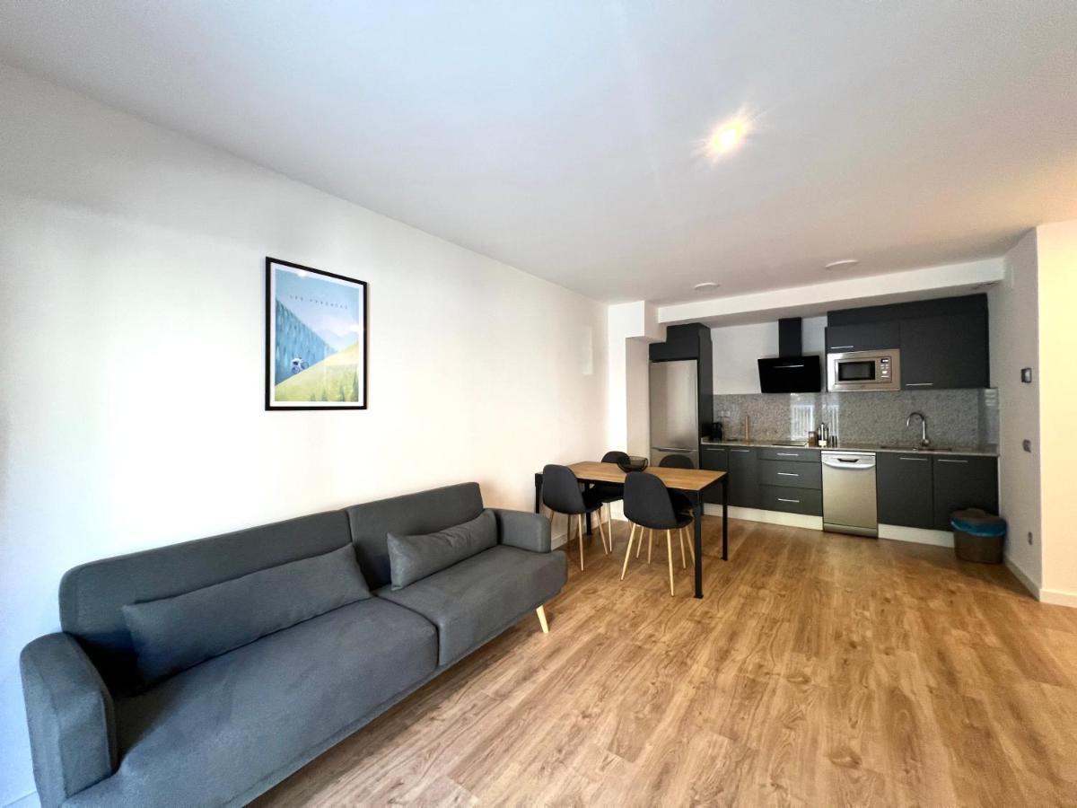 Espot Cowork & Apartments - L'Amfitriona Bagian luar foto