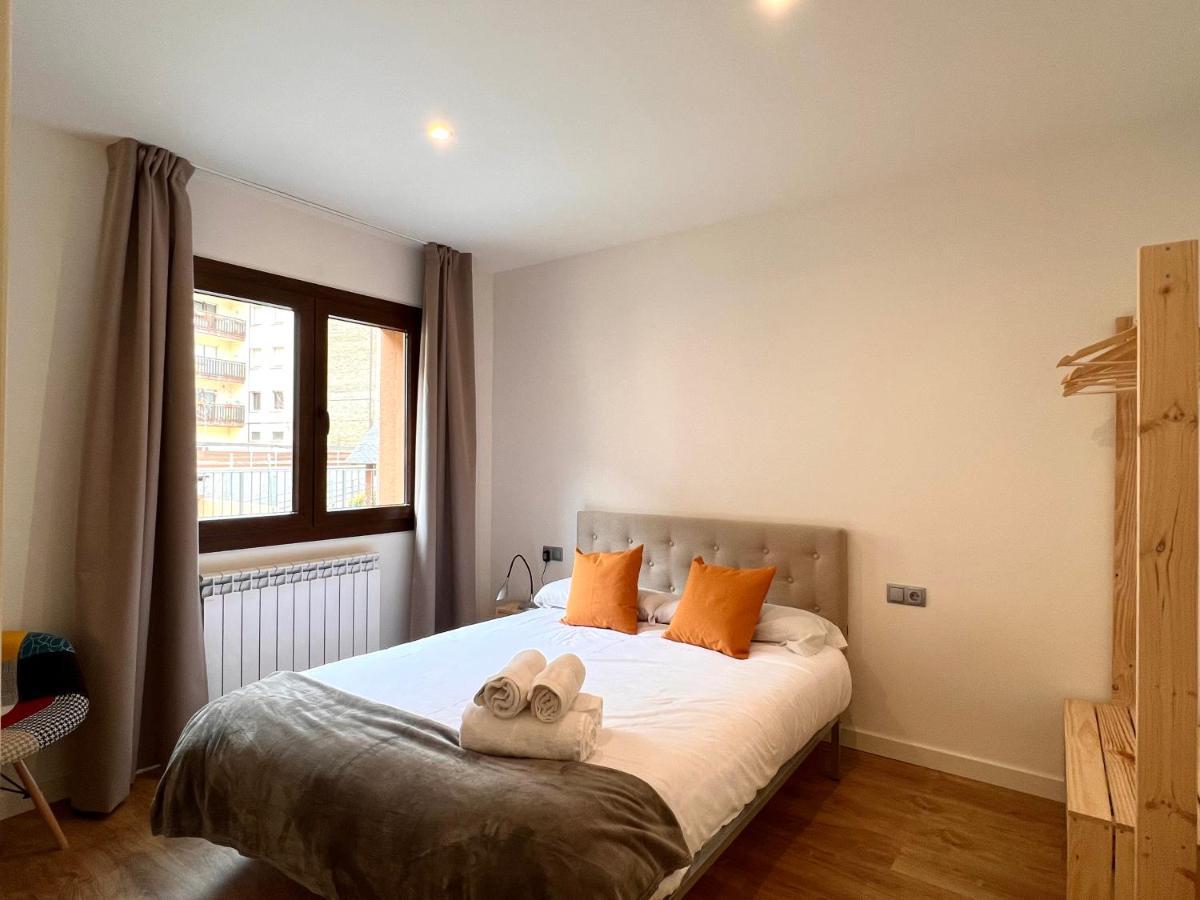 Espot Cowork & Apartments - L'Amfitriona Bagian luar foto