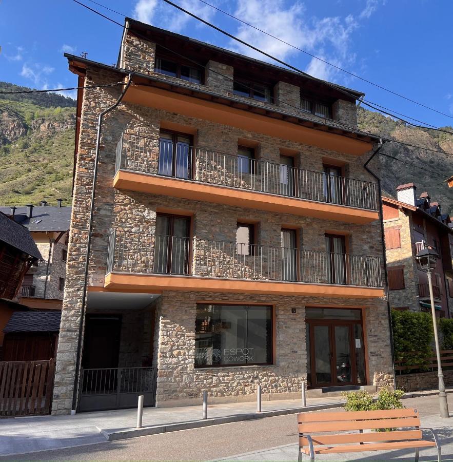 Espot Cowork & Apartments - L'Amfitriona Bagian luar foto